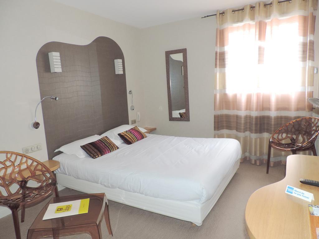 Auv'Hotel Mauriac  Bagian luar foto
