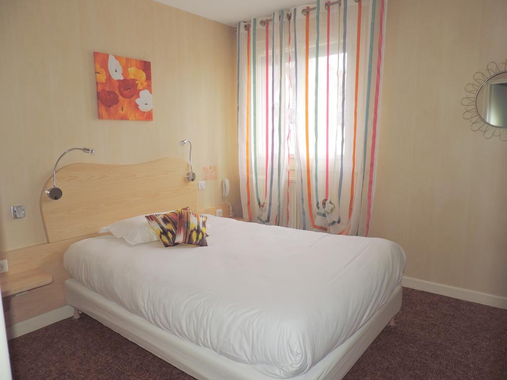Auv'Hotel Mauriac  Bagian luar foto