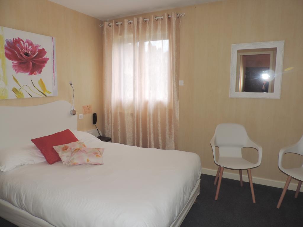 Auv'Hotel Mauriac  Bagian luar foto