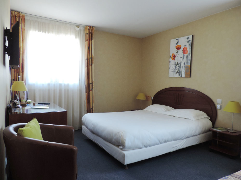 Auv'Hotel Mauriac  Bagian luar foto