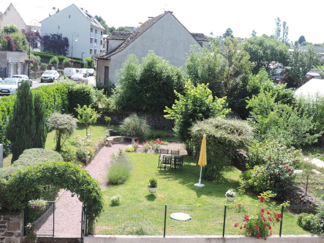 Auv'Hotel Mauriac  Bagian luar foto