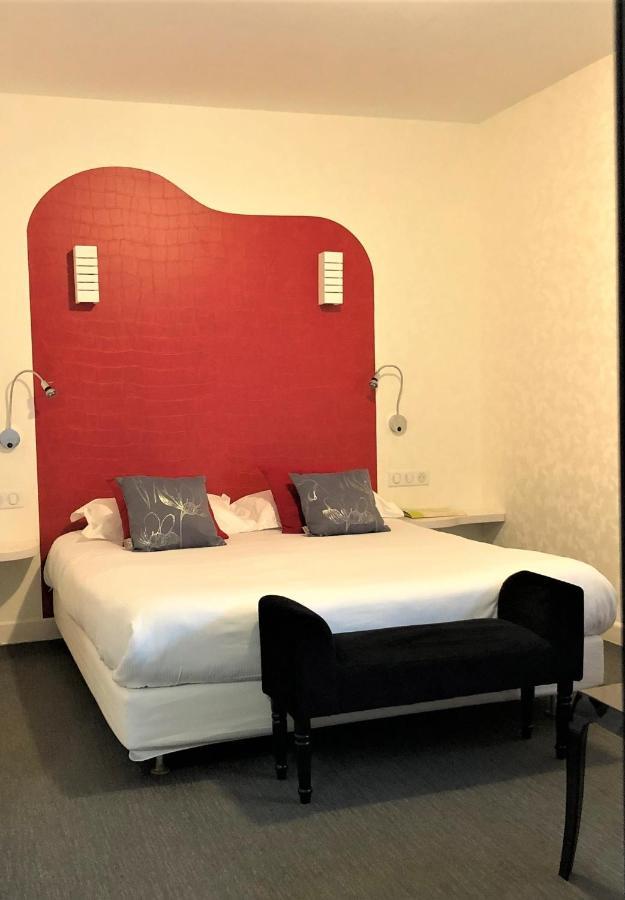 Auv'Hotel Mauriac  Bagian luar foto