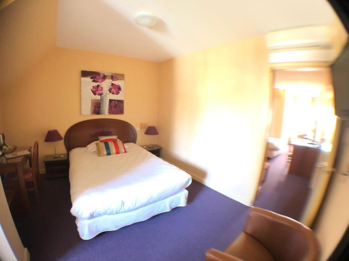 Auv'Hotel Mauriac  Bagian luar foto