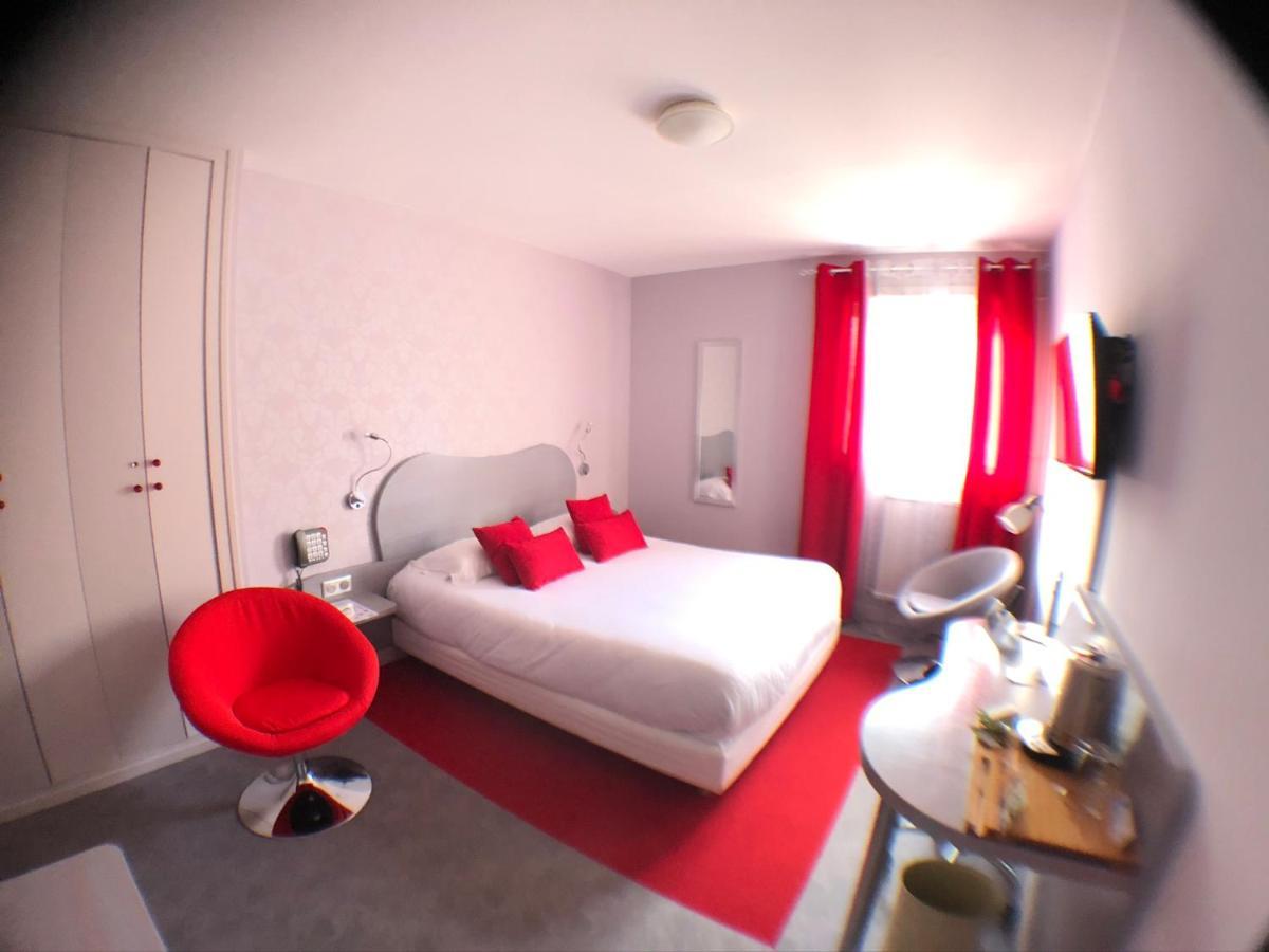 Auv'Hotel Mauriac  Bagian luar foto